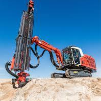 MAQUINA MINERA PERFORADORA AUTOPROPULSADA